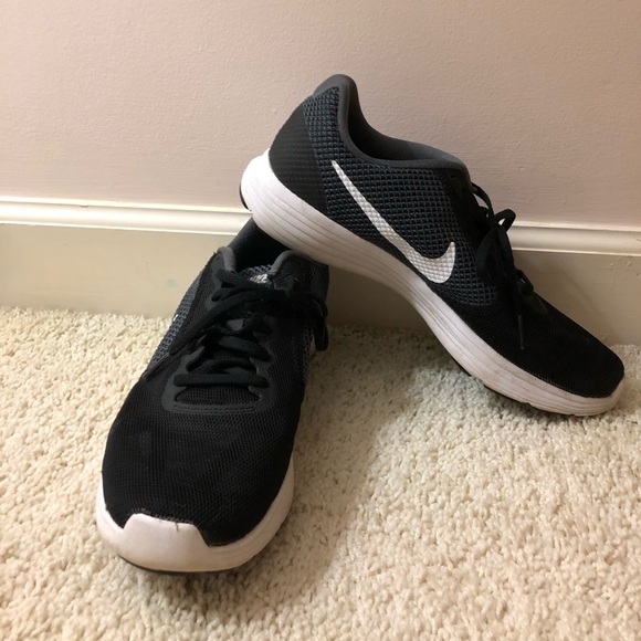 simple black nike shoes
